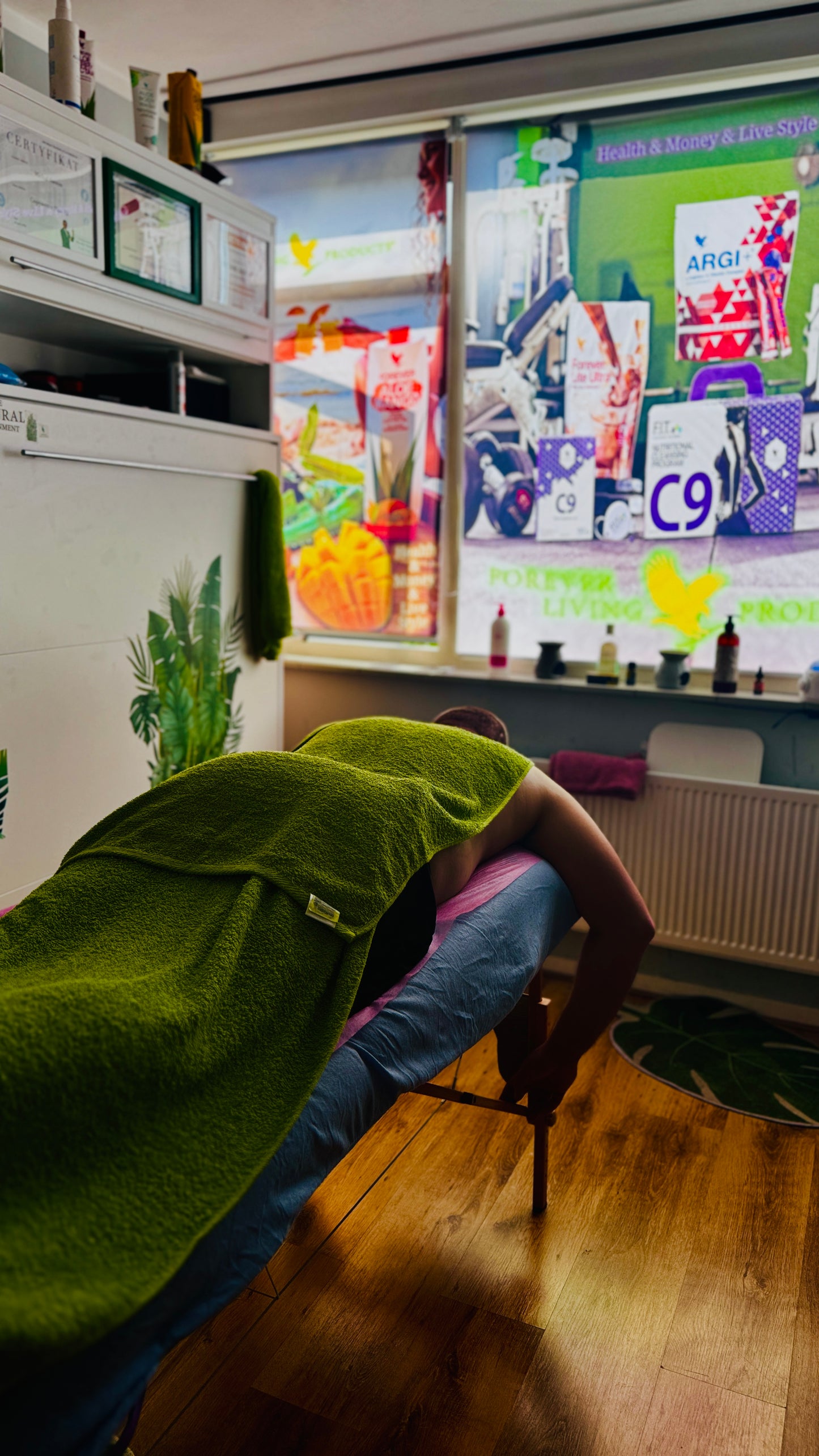 Aloe Massaging Hands: Relaxation, Sports and Spine Adjustment Massage